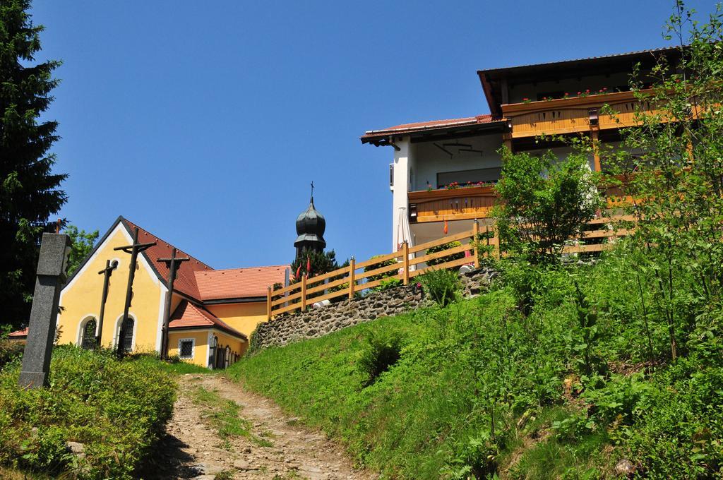 מלון נויקירשן ביים הייליגן בלוט Kolmsteiner Hof מראה חיצוני תמונה